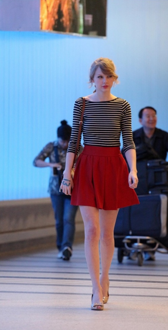 Taylor Swift arrives at LAX